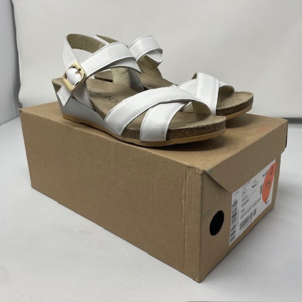 Naot Throne White Soft Leather Wedge Sandals Womens 35 L4 H63 Strappy Buckle